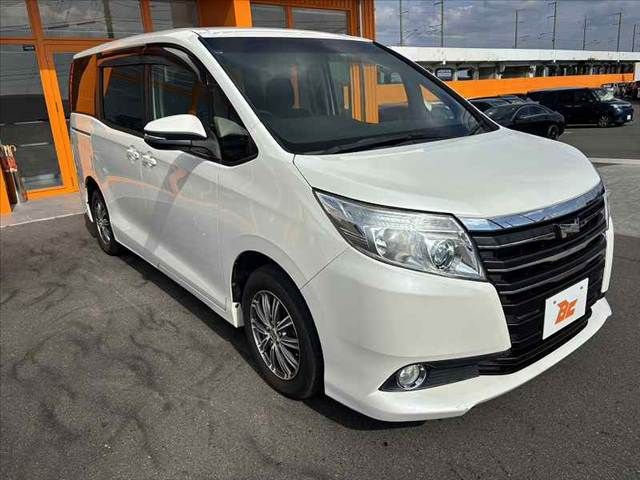 TOYOTA NOAH 2015