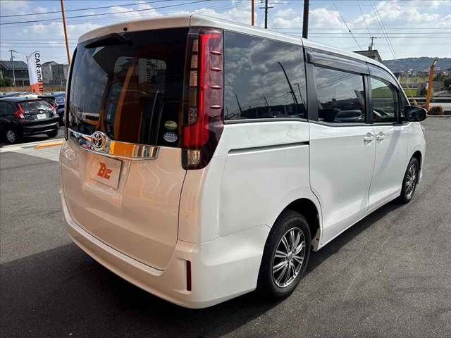 TOYOTA NOAH 2015