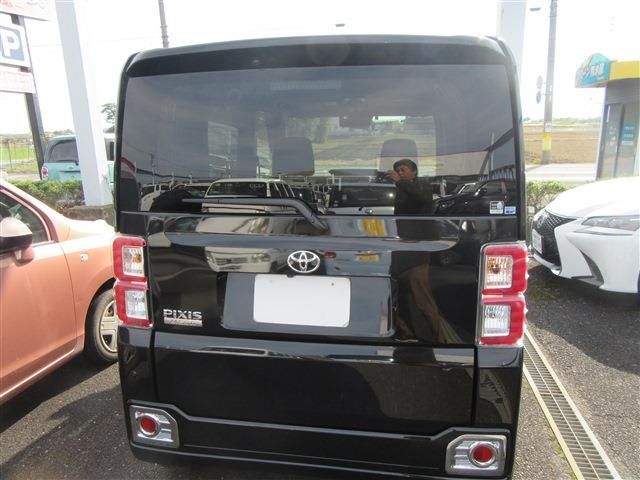 TOYOTA PIXIS MEGA 2021