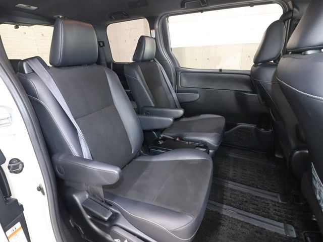 TOYOTA NOAH HYBRID 2017