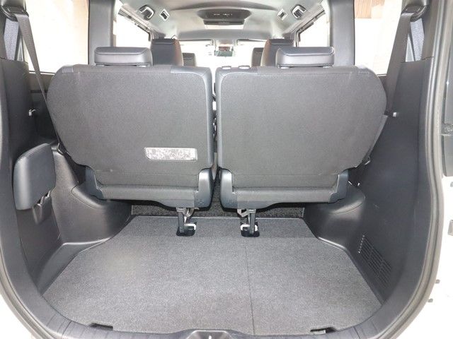 TOYOTA NOAH HYBRID 2017