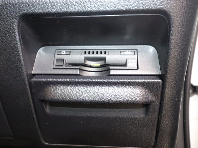 TOYOTA NOAH HYBRID 2017