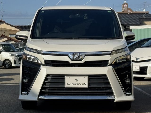 TOYOTA VOXY 2017