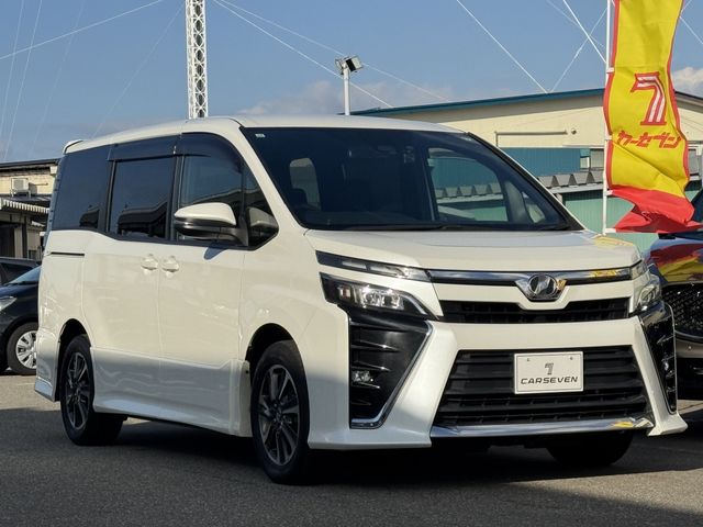 TOYOTA VOXY 2017