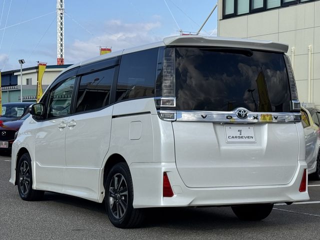 TOYOTA VOXY 2017