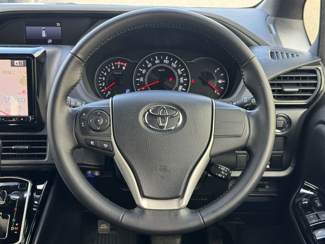 TOYOTA VOXY 2017