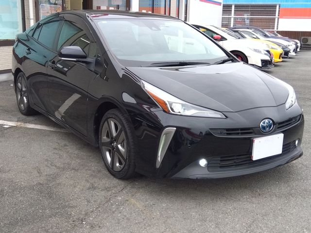 TOYOTA PRIUS 2021
