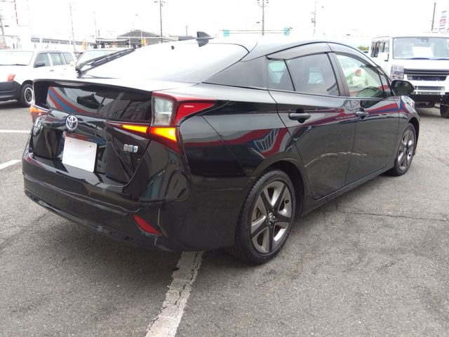 TOYOTA PRIUS 2021