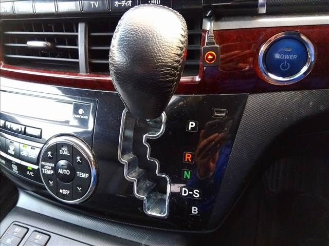 TOYOTA ESTIMA HYBRID 4WD 2014