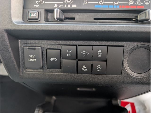 DAIHATSU HIJET truck 4WD 2025