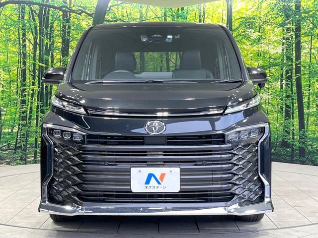 TOYOTA VOXY 2022