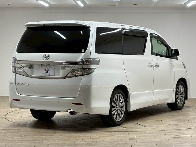 TOYOTA VELLFIRE 2013