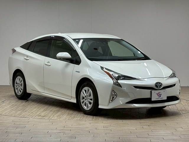 TOYOTA PRIUS 2018