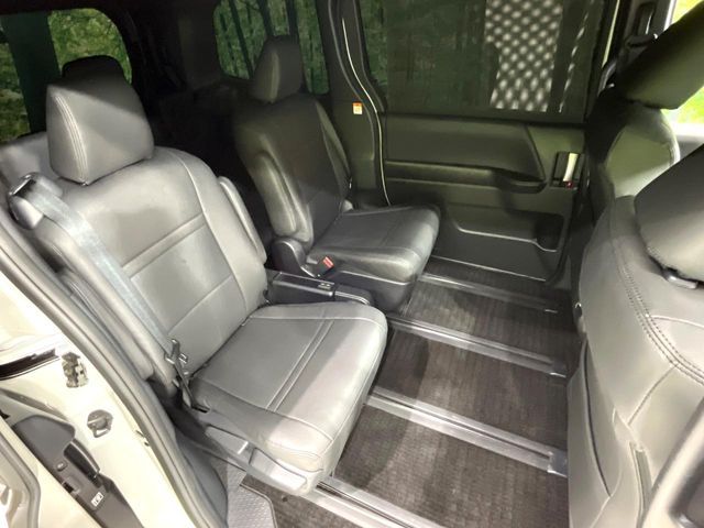 TOYOTA NOAH HYBRID 2023