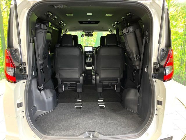 TOYOTA NOAH HYBRID 2023