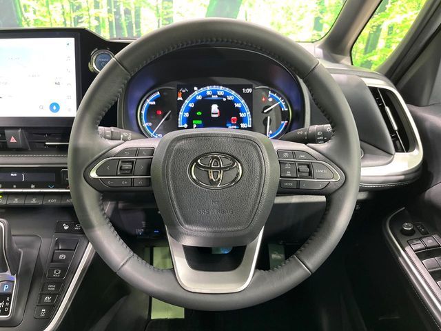 TOYOTA NOAH HYBRID 2023