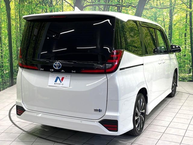 TOYOTA NOAH HYBRID 2023