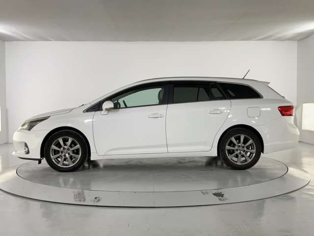 TOYOTA AVENSISWAGON 2013