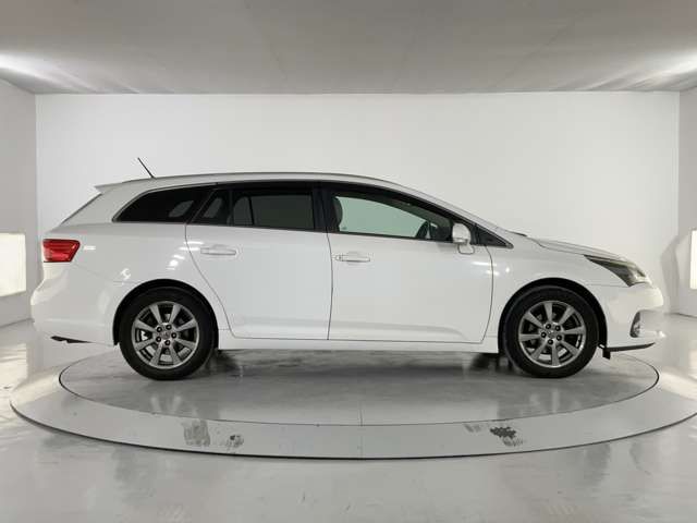 TOYOTA AVENSISWAGON 2013