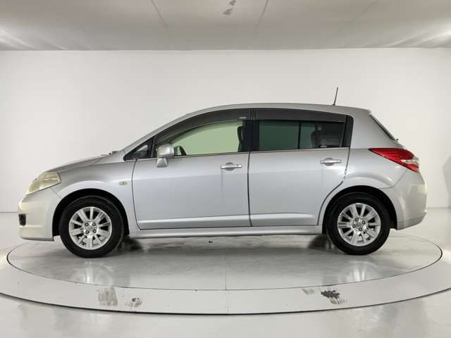 NISSAN TIIDA 2012