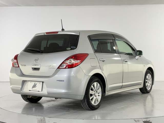 NISSAN TIIDA 2012