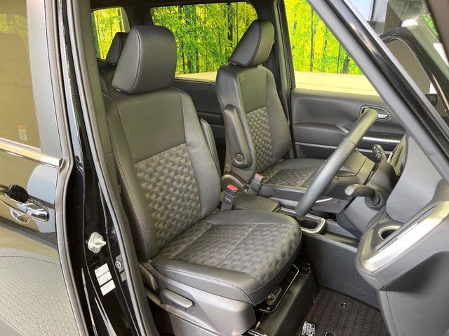 TOYOTA VOXY HYBRID 2024