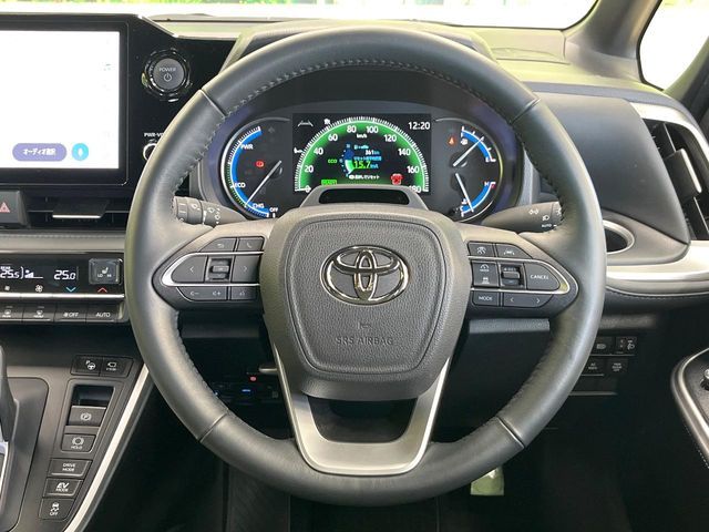 TOYOTA VOXY HYBRID 2024