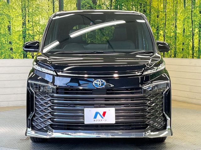 TOYOTA VOXY HYBRID 2024