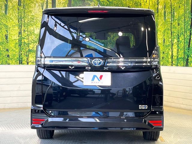 TOYOTA VOXY HYBRID 2024