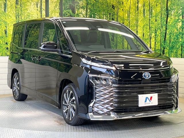 TOYOTA VOXY HYBRID 2024