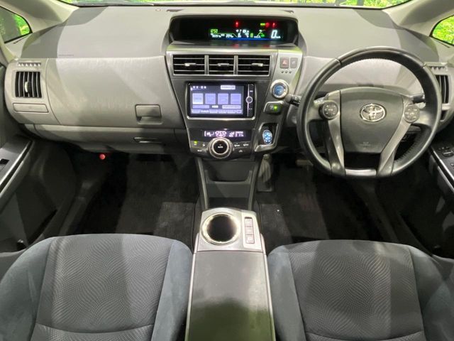 TOYOTA PRIUS Alpha 2014