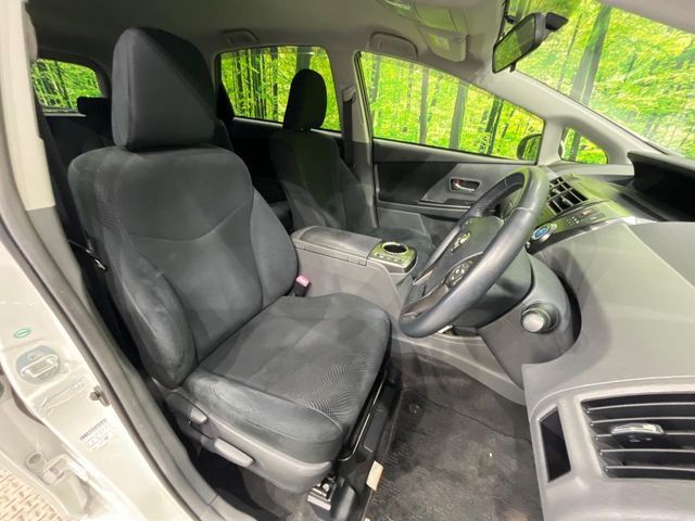 TOYOTA PRIUS Alpha 2014