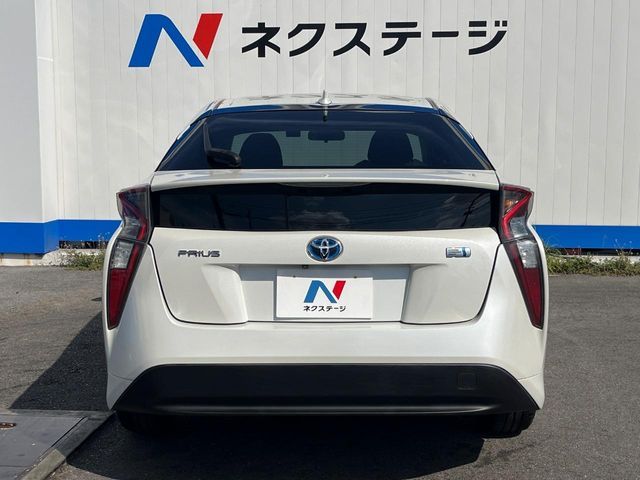 TOYOTA PRIUS 2016