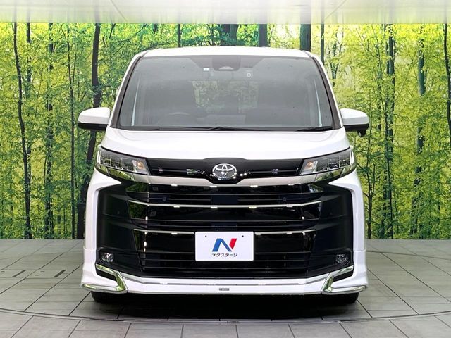 TOYOTA NOAH 2023
