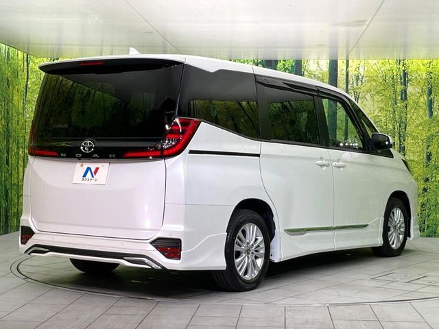 TOYOTA NOAH 2023