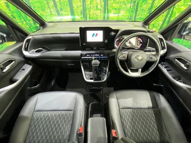 TOYOTA NOAH 4WD 2024