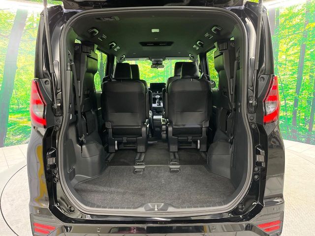 TOYOTA NOAH 4WD 2024