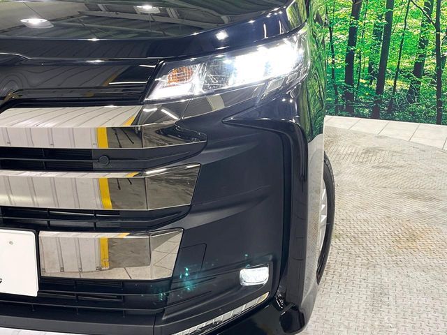 TOYOTA NOAH 4WD 2024