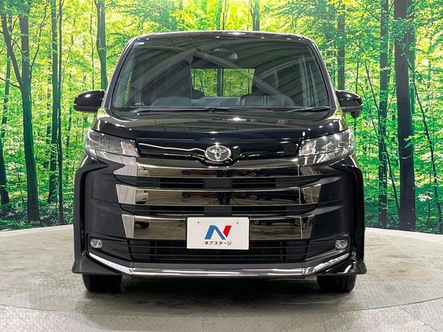TOYOTA NOAH 4WD 2024