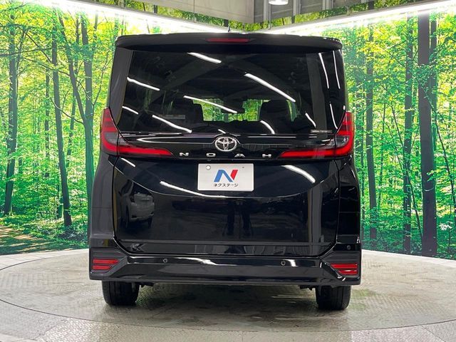 TOYOTA NOAH 4WD 2024