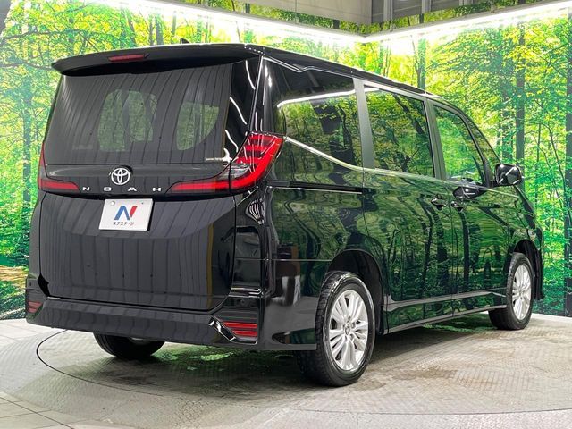 TOYOTA NOAH 4WD 2024