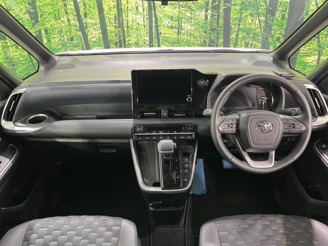 TOYOTA VOXY 4WD 2024