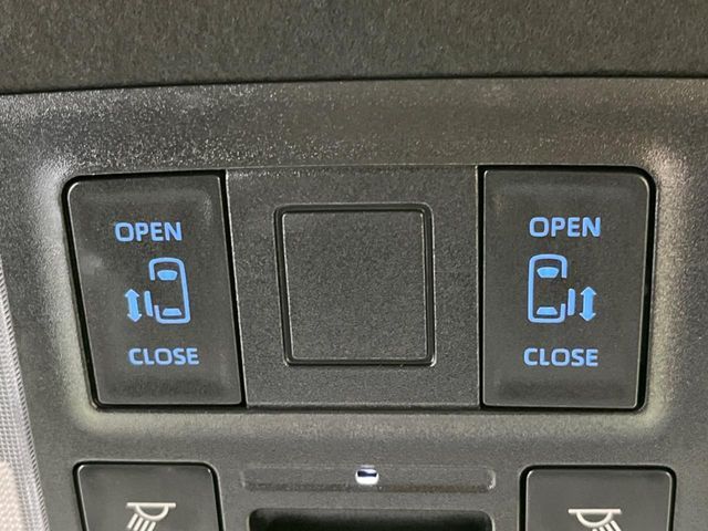 TOYOTA VOXY 4WD 2024