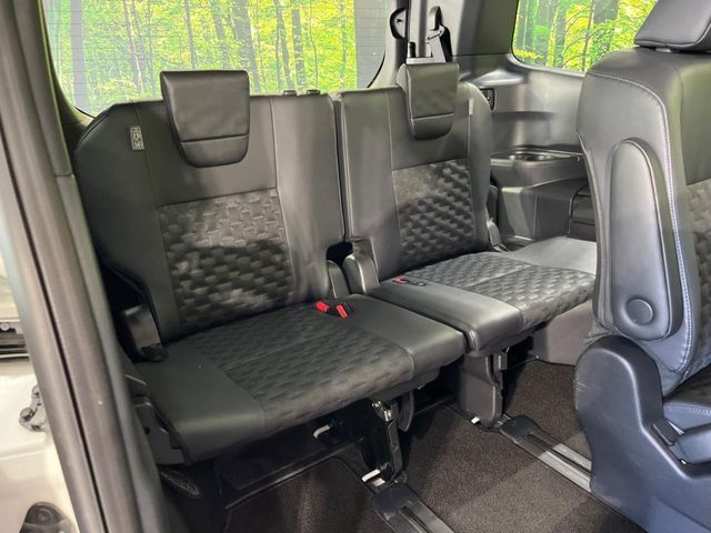 TOYOTA VOXY 4WD 2024