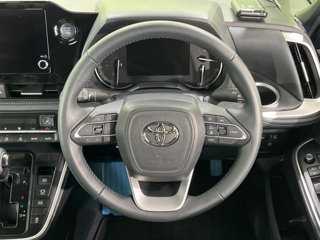 TOYOTA VOXY 4WD 2024