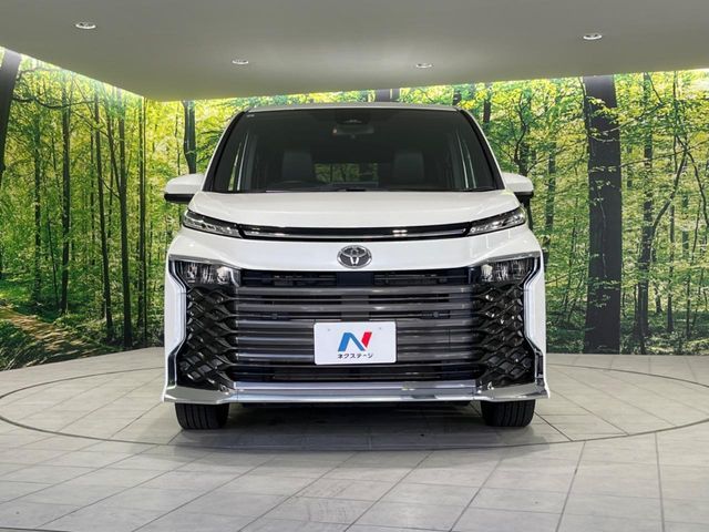 TOYOTA VOXY 4WD 2024