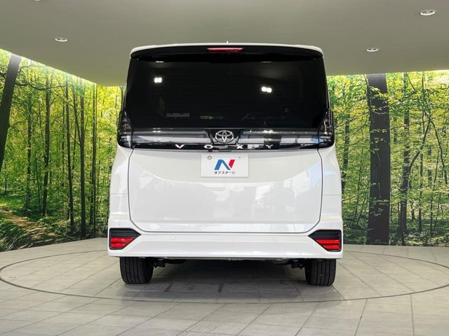 TOYOTA VOXY 4WD 2024