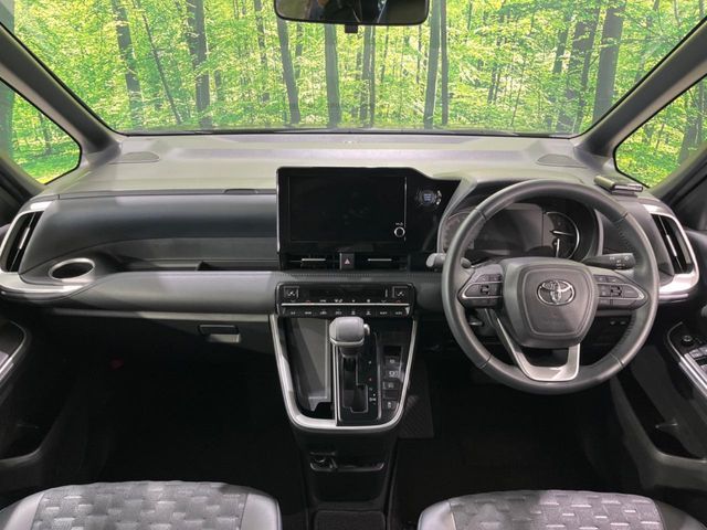 TOYOTA VOXY 4WD 2024