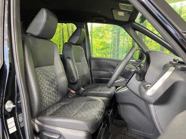 TOYOTA VOXY 4WD 2024