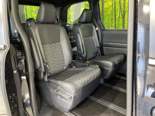 TOYOTA VOXY 4WD 2024